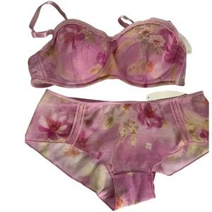Womans Sexy- Bra and Panty Set  In Pink- Purple Pattern Bra 32c- Panty L -